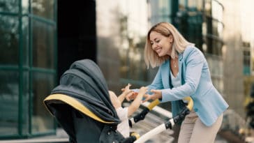parent maman poussette bébé puériculture