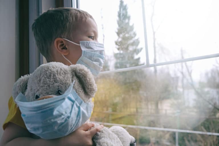 enfant coronavirus contagion masque protection covid-19