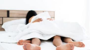 sexe couple amour sexualité confinement lit