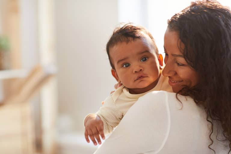 bébé parent maman enfant nourrisson mère