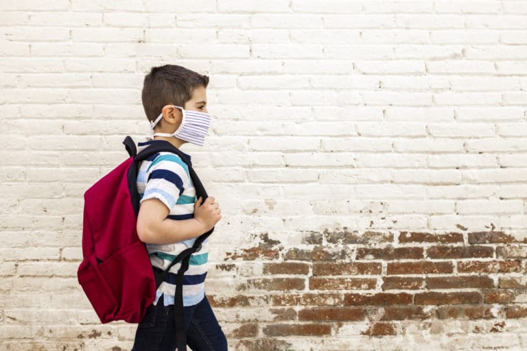 école enfant masque coronavirus covid-19 épidémie pandémie