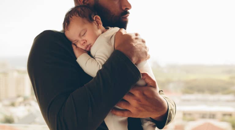 papa bébé congé paternité nourrisson parent