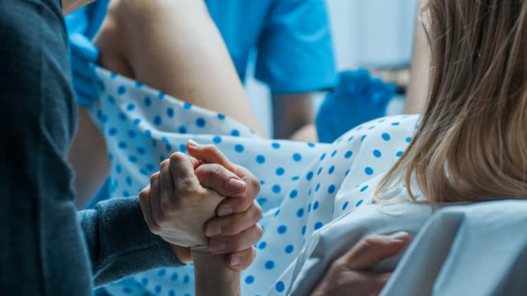 accouchement douleur naissance péridurale soutien couple bébé délivrance contractions maternité