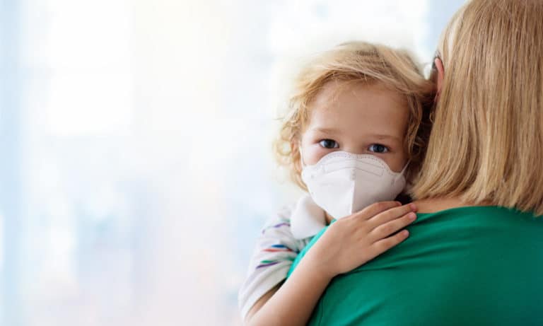 enfant masque covid-19 coronavirus malade pandémie épidémie