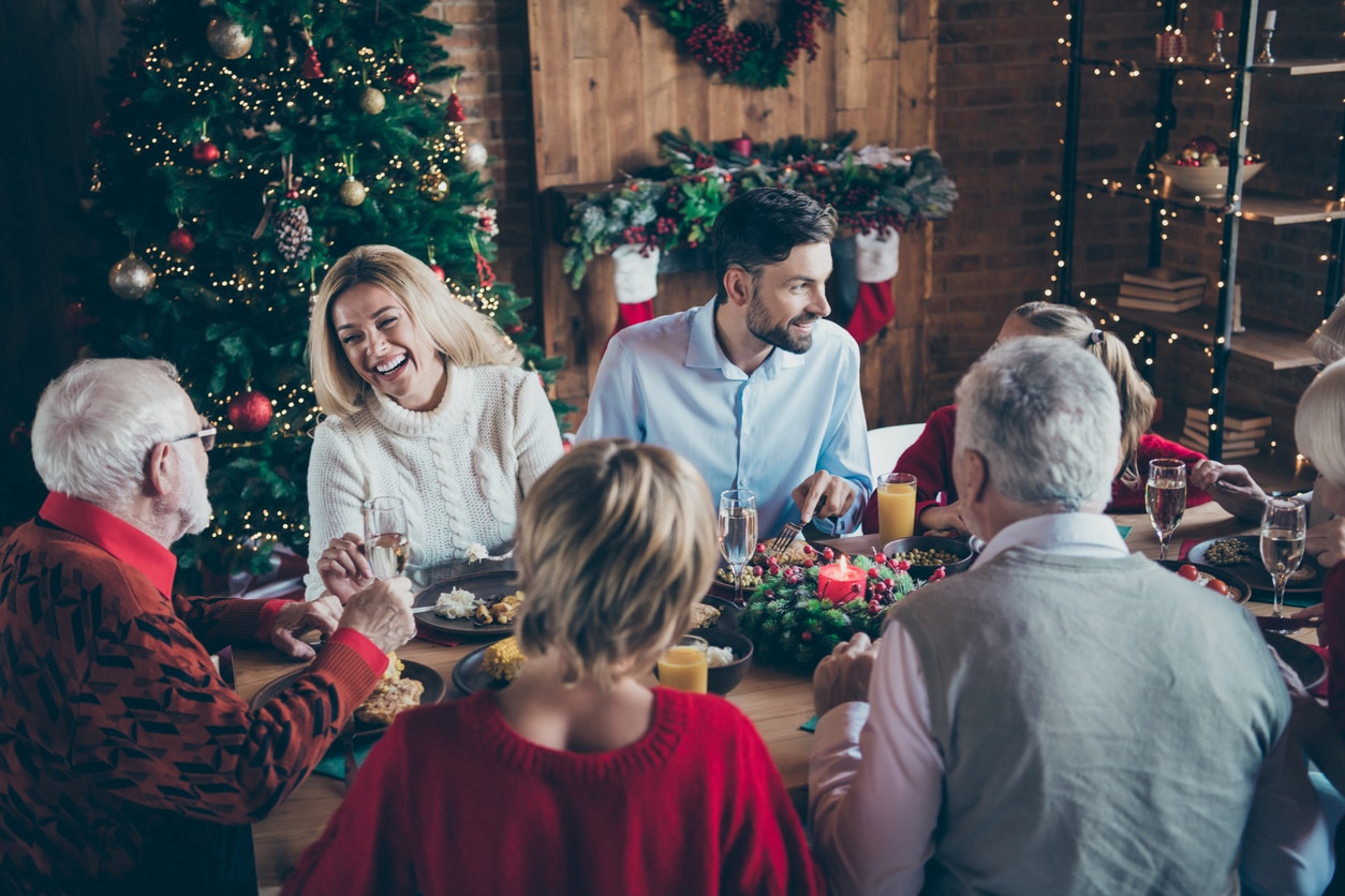 noël repas famille partage fête fin d'année sapin cadeaux