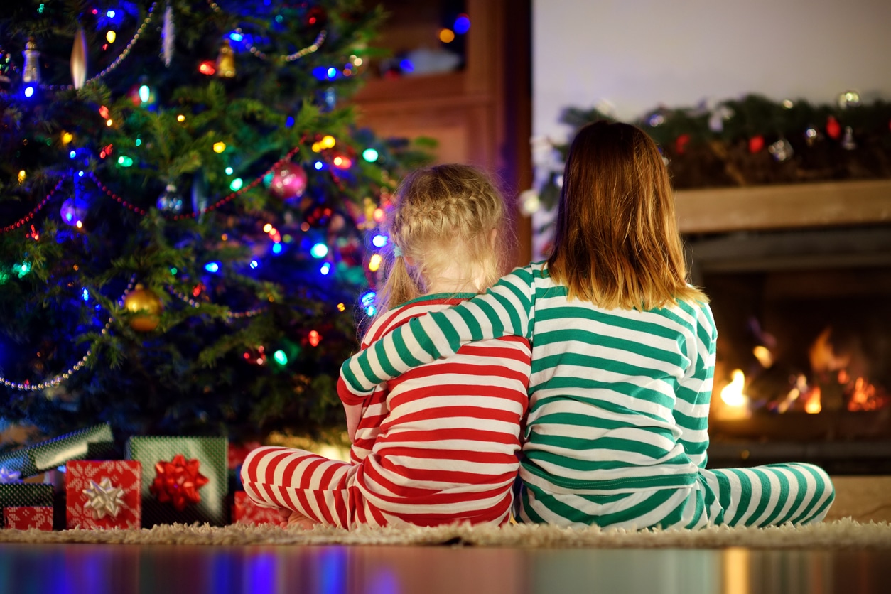 Noël sapin enfants pyjamas fin d'année fêtes