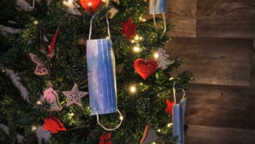 Noël covid-19 coronavirus masque sapin fêtes de fin d'année