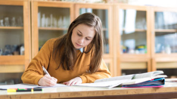 travail élève collège lycée devoirs manuels scolaires