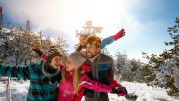 neige sports d'hiver vacances montagne famille enfants parents station ski