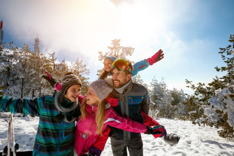 neige sports d'hiver vacances montagne famille enfants parents station ski