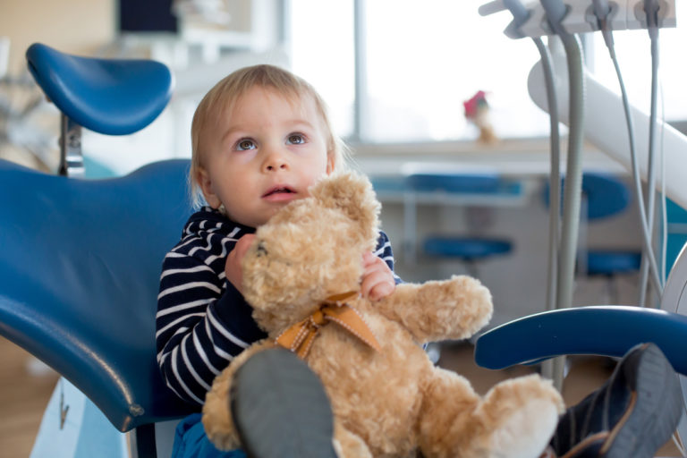 bébé enfant dentiste dent dentition carie