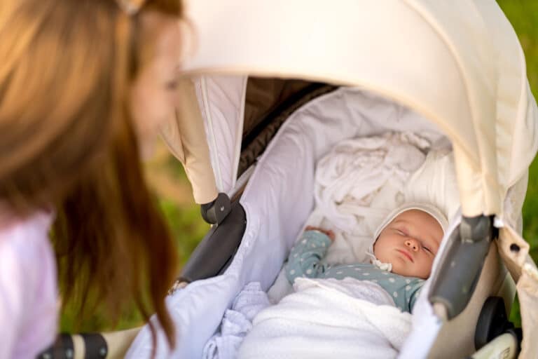 landau bébé dormir nourrisson poussette promenade