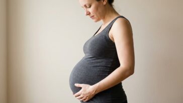 Ventre plus gros dès le début : la réalité de la 3ème grossesse
