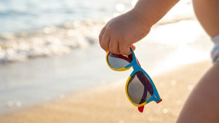 J'ai acheté des lunettes de soleil à mon fils sur un stand de bord de plage : au cabinet, on m'a expliqué ce que ces verre...