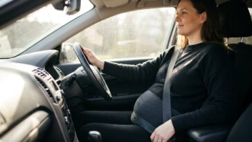 « Je passais la ceinture au-dessus du ventre pour ne pas écraser le bébé » : ce qu'un choc à 50 km/h fait vraiment au plac...