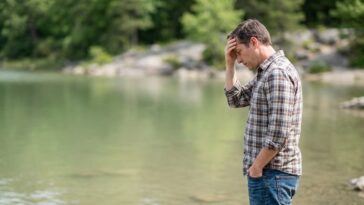 J'ai laissé mon fils boire la tasse dans un lac à 30 °C : aux urgences, on m'a expliqué ce que ses vomissements touchaient...